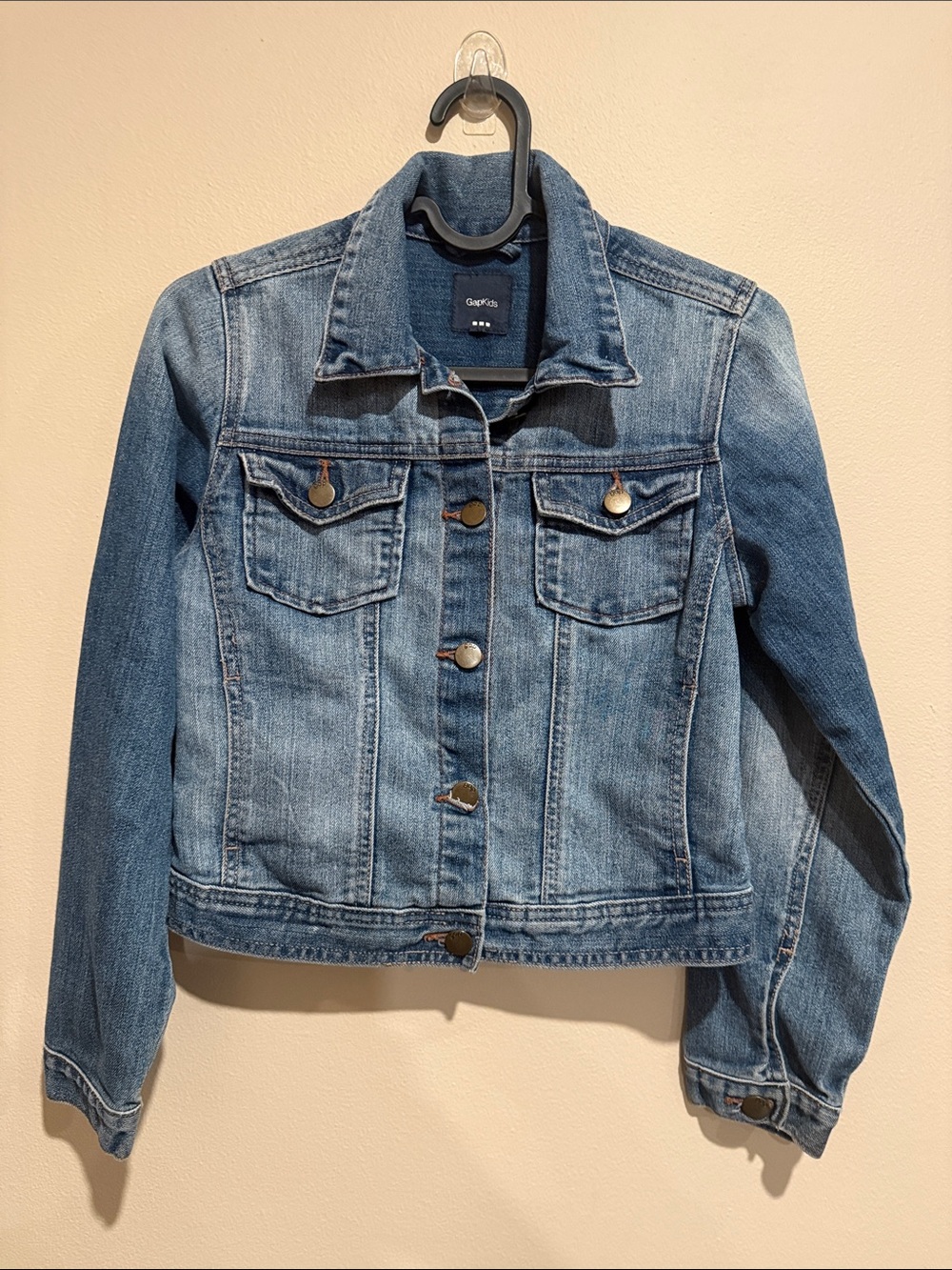 GAP Medium Blue Denim Trucker Jacket Kids size 10/11.  Classic Americana